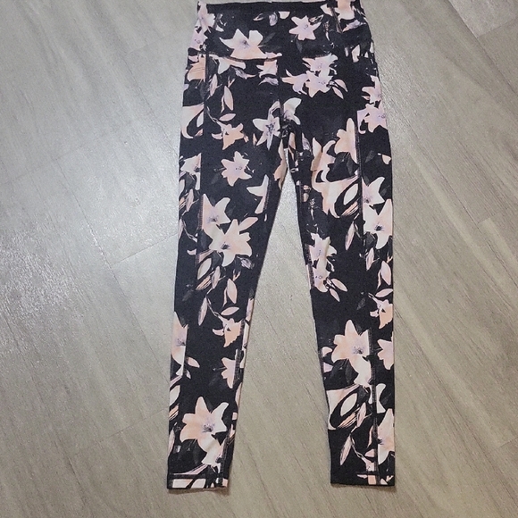 Victoria's Secret Black and Pink Floral Leggings - Picture 1 of 7